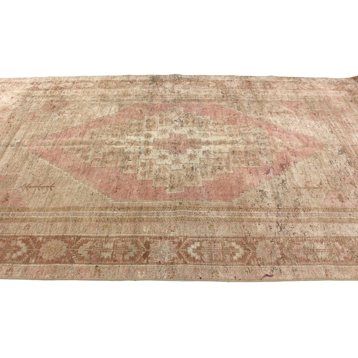 Indanan - (5'5'' x 8'10'') Vintage Turkish Rug