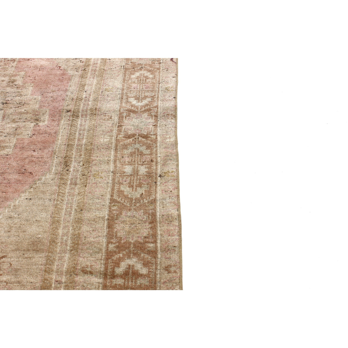 Indanan - (5'5'' x 8'10'') Vintage Turkish Rug