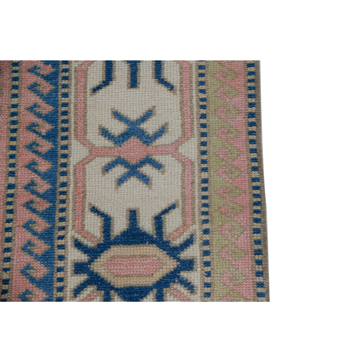 Mukah - (5'7'' x 8') Vintage Turkish Rug