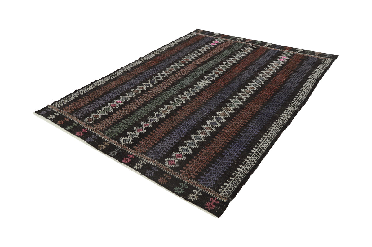 Pertama - (6'4'' x 8') Vintage Turkish Kilim