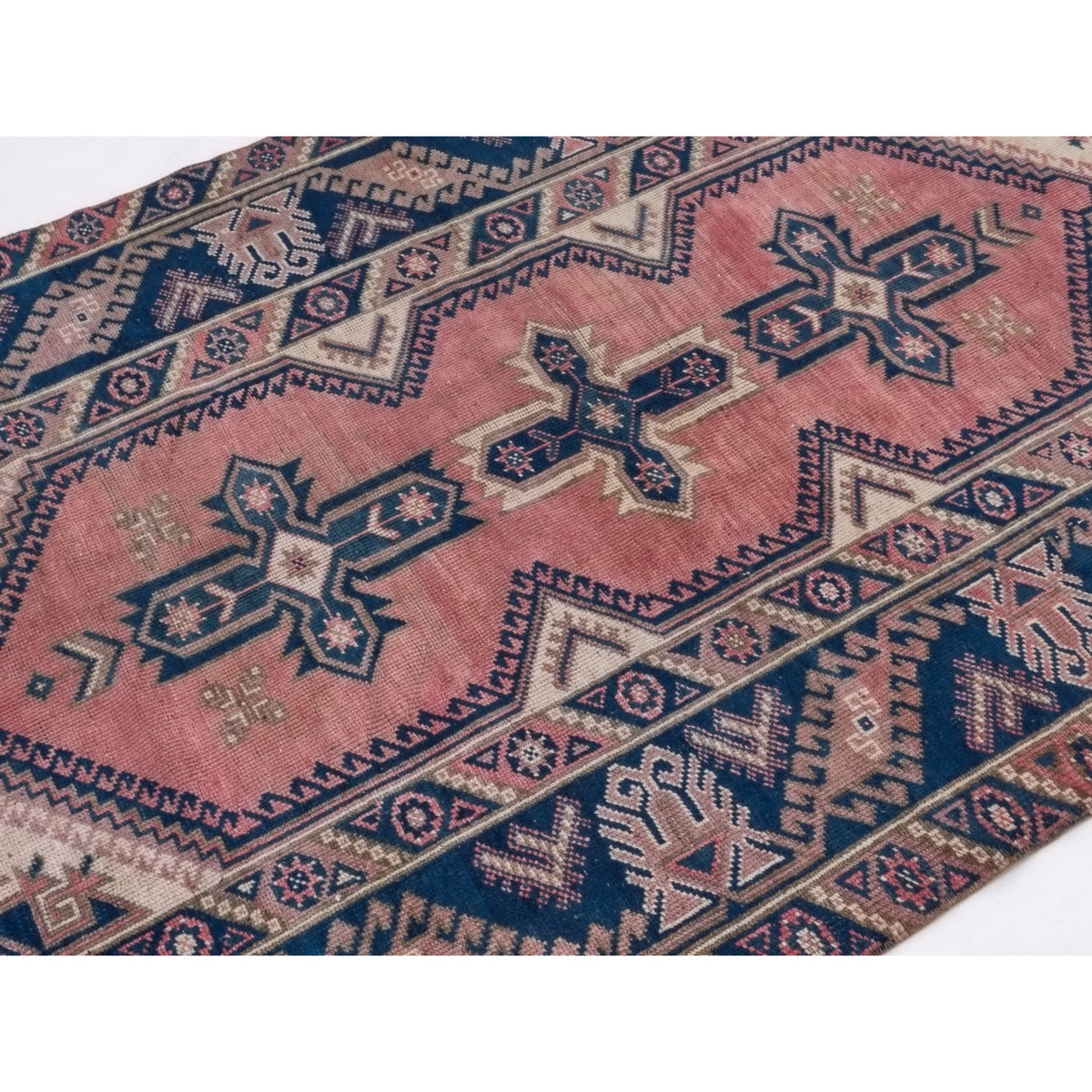 Asunion - (4'1'' x 6'7'') Vintage Turkish Rug