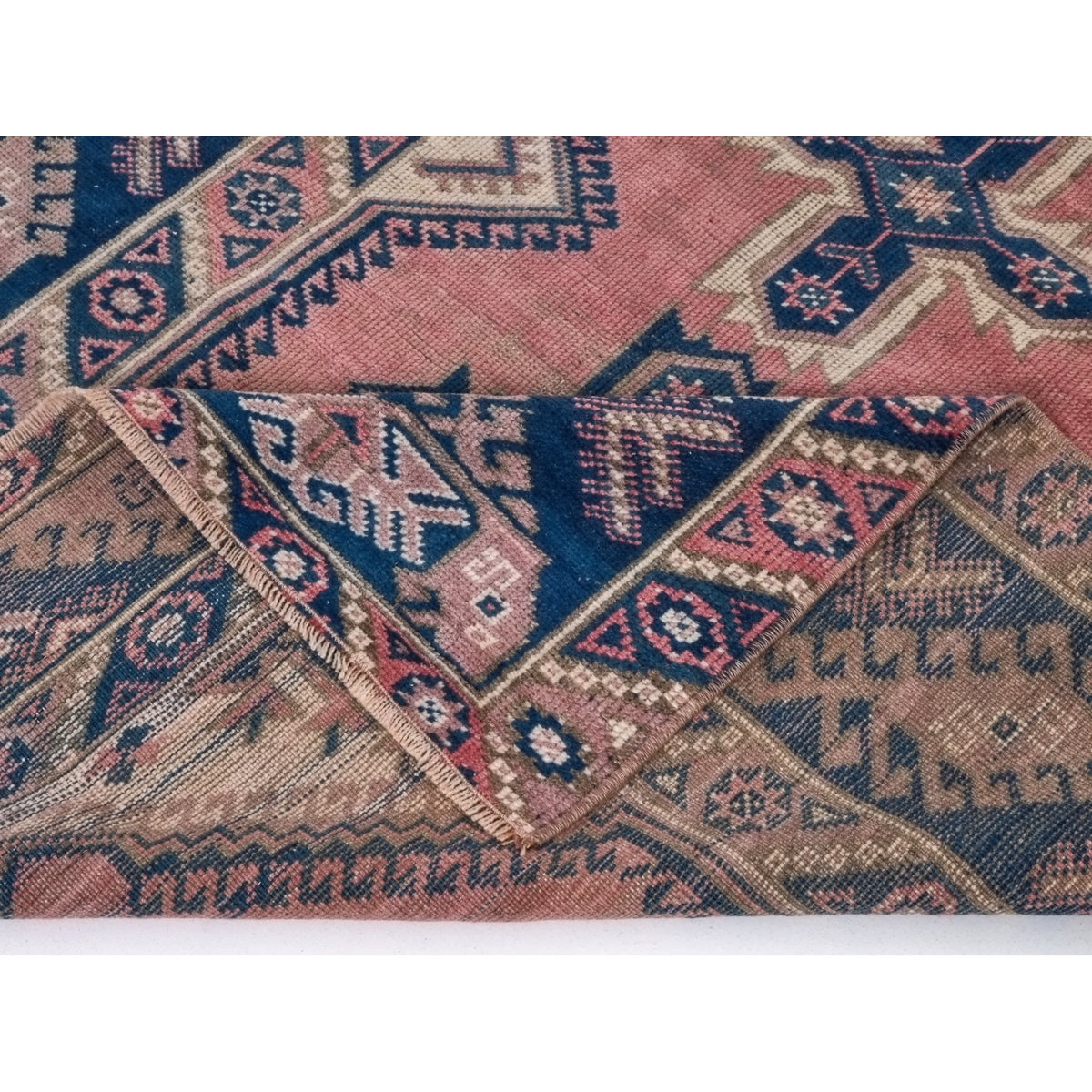 Asunion - (4'1'' x 6'7'') Vintage Turkish Rug