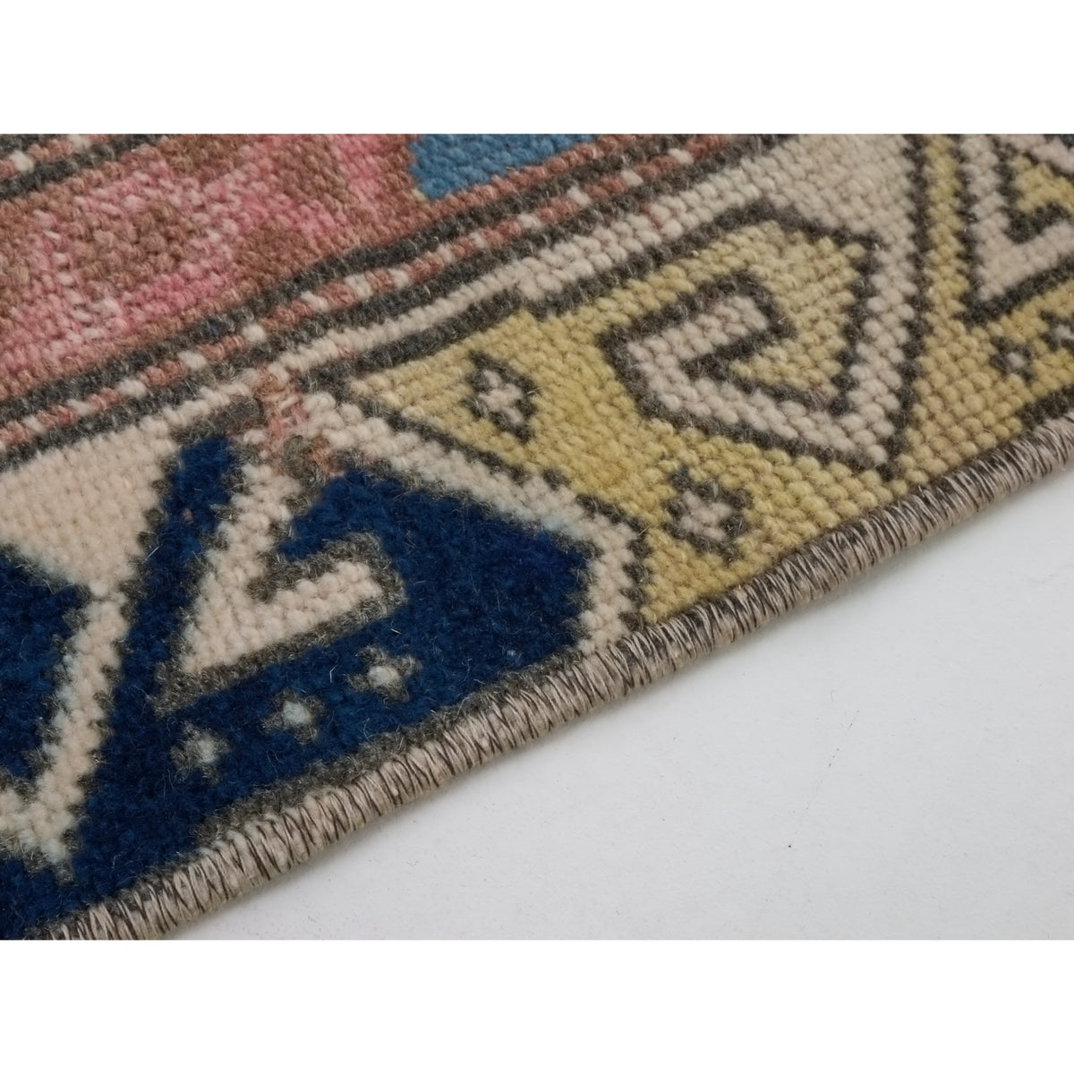 Fusta - (3'5'' x 5'10'') Vintage Turkish Rug