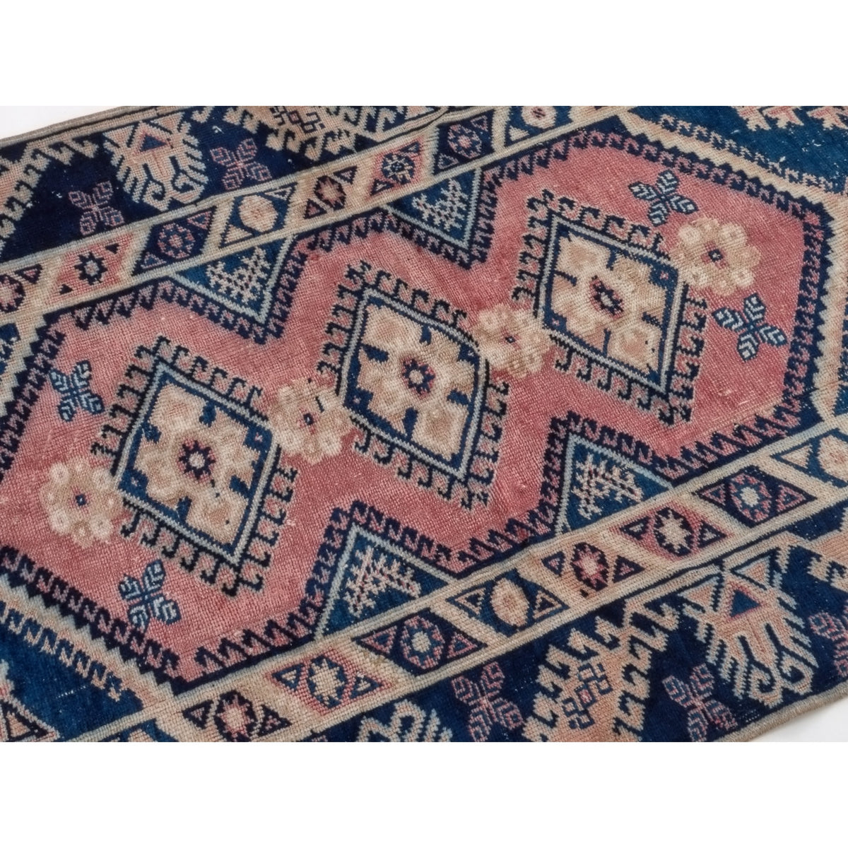 Haiky - (3'5'' x 5'8'') Vintage Turkish Rug