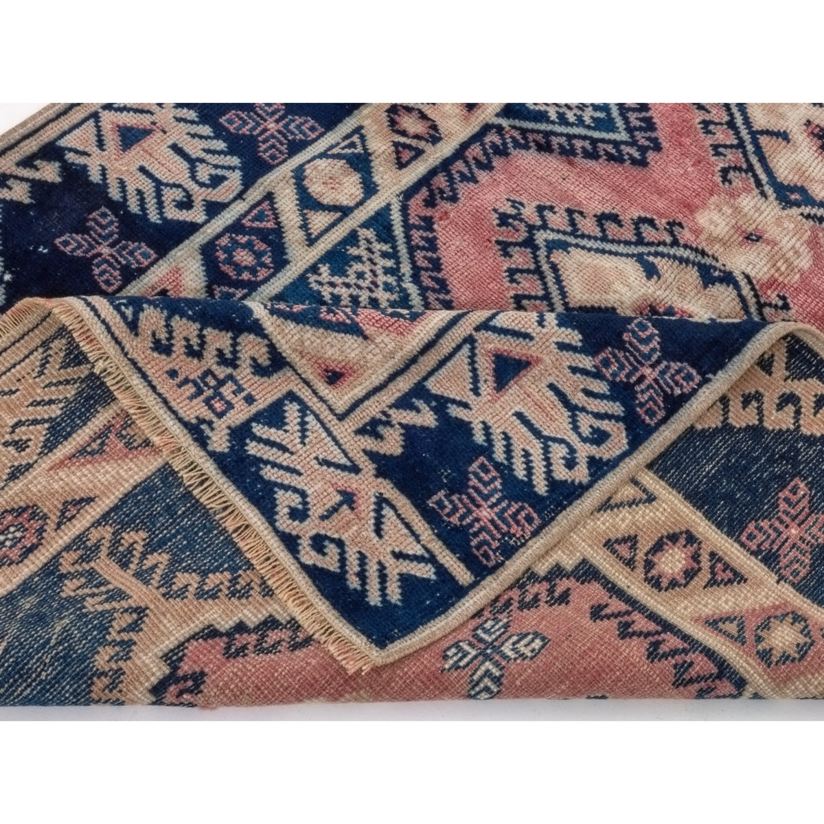 Haiky - (3'5'' x 5'8'') Vintage Turkish Rug