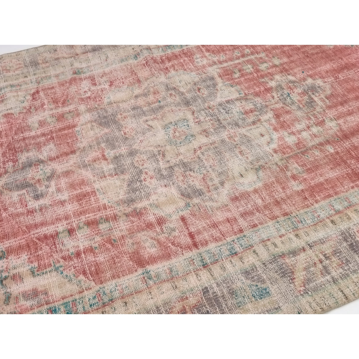 Sebuyau - (5'7'' x 8'2'') Vintage Turkish Rug