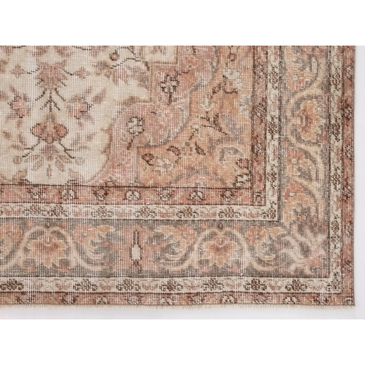 Mizayin - (4'7'' x 9'2'') Vintage Turkish Rug