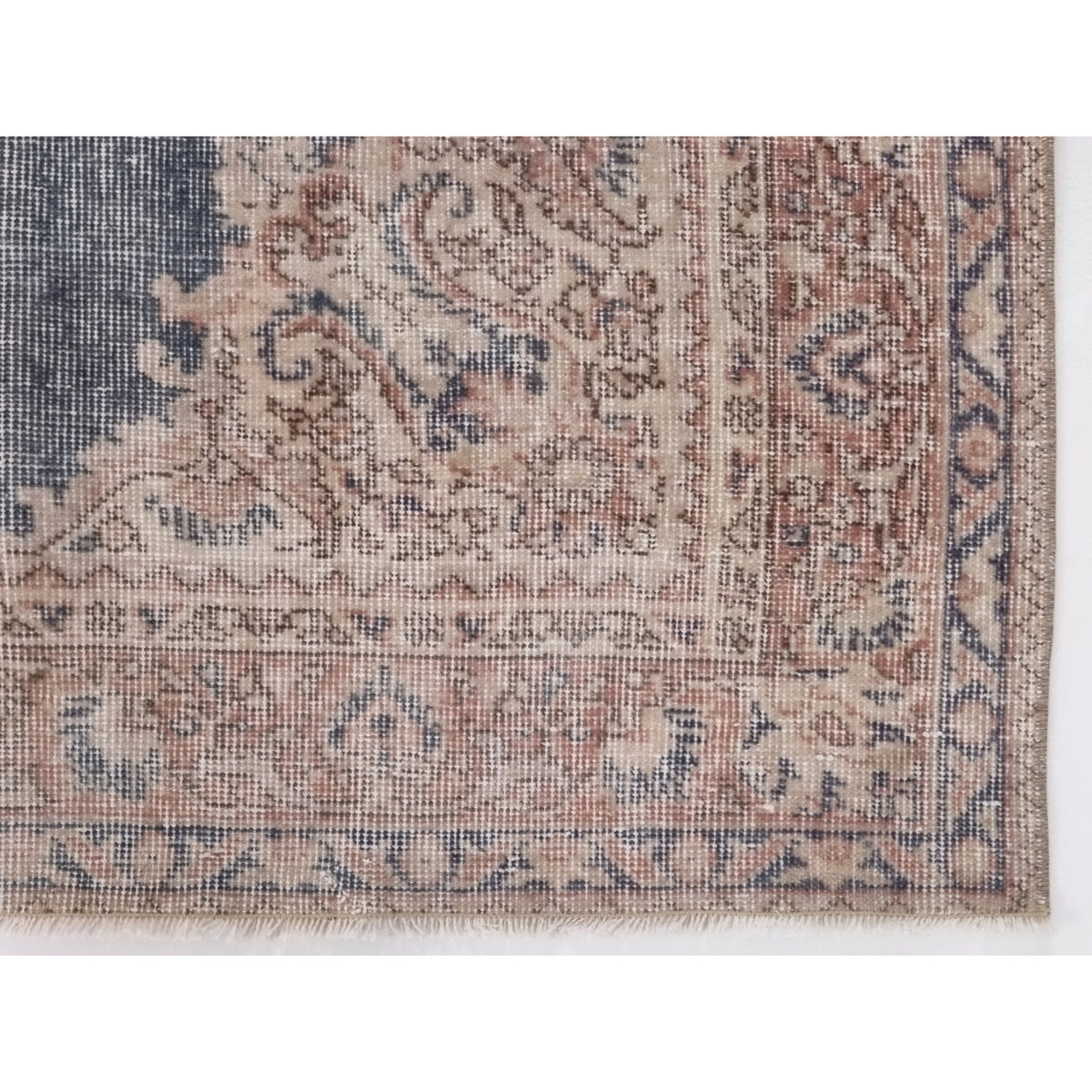 Tilcara - (4'1'' x 6'9'') Vintage Turkish Rug