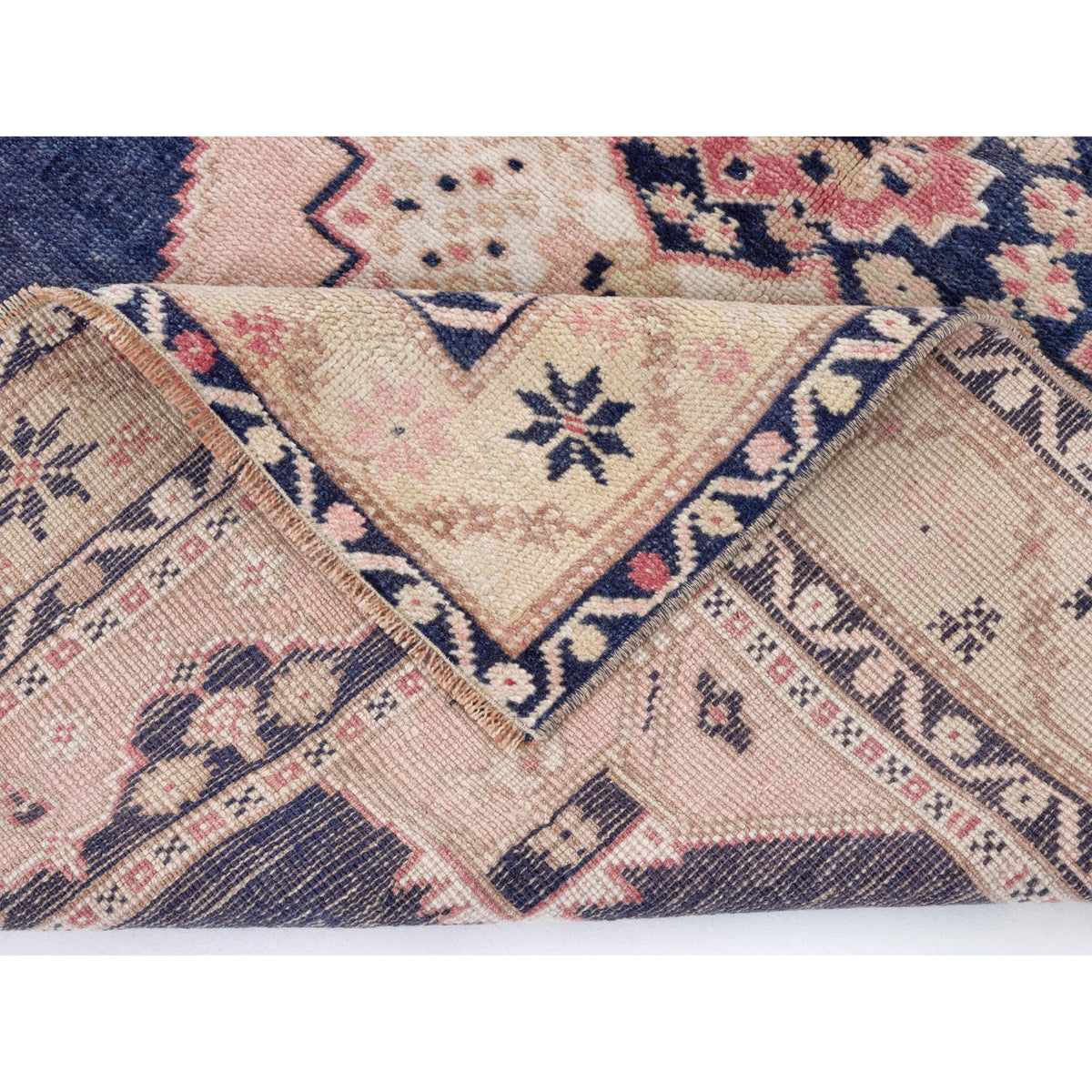 Govera - (3'2'' x 5') Vintage Turkish Rug