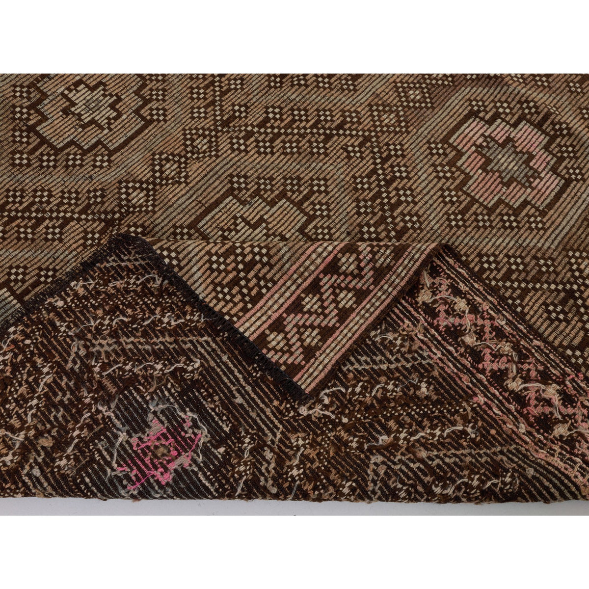 Pakine - (6'4'' x 8'8'') Vintage Turkish Kilim