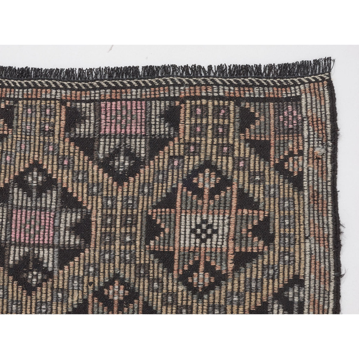 Nunguni - (5'3'' x 8') Vintage Turkish Kilim