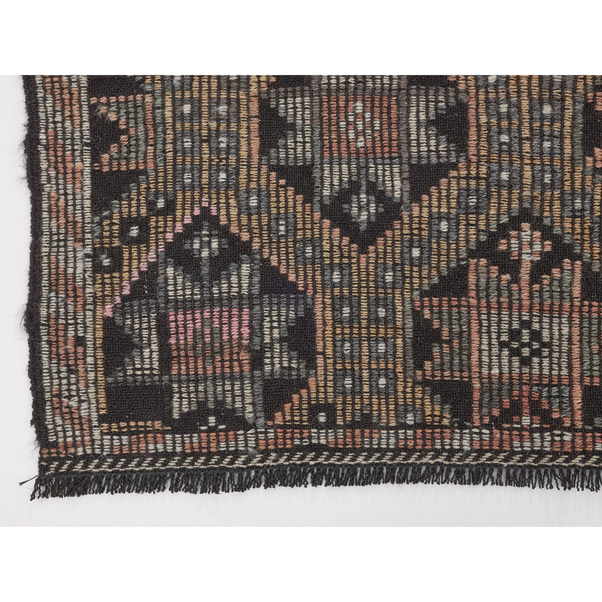 Nunguni - (5'3'' x 8') Vintage Turkish Kilim