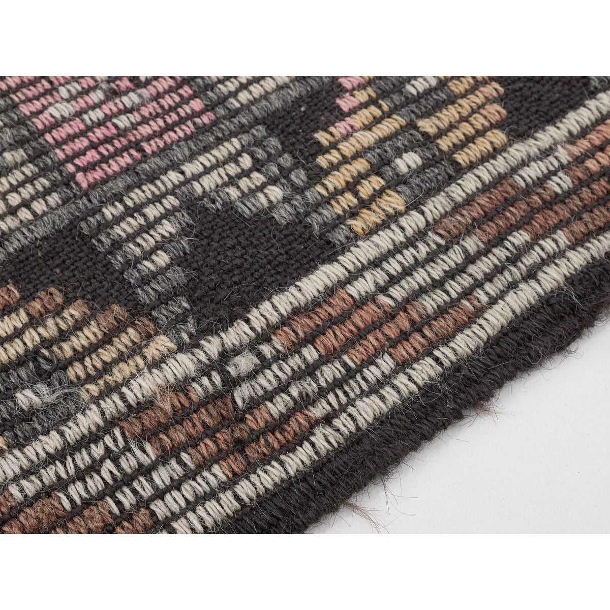 Nunguni - (5'3'' x 8') Vintage Turkish Kilim