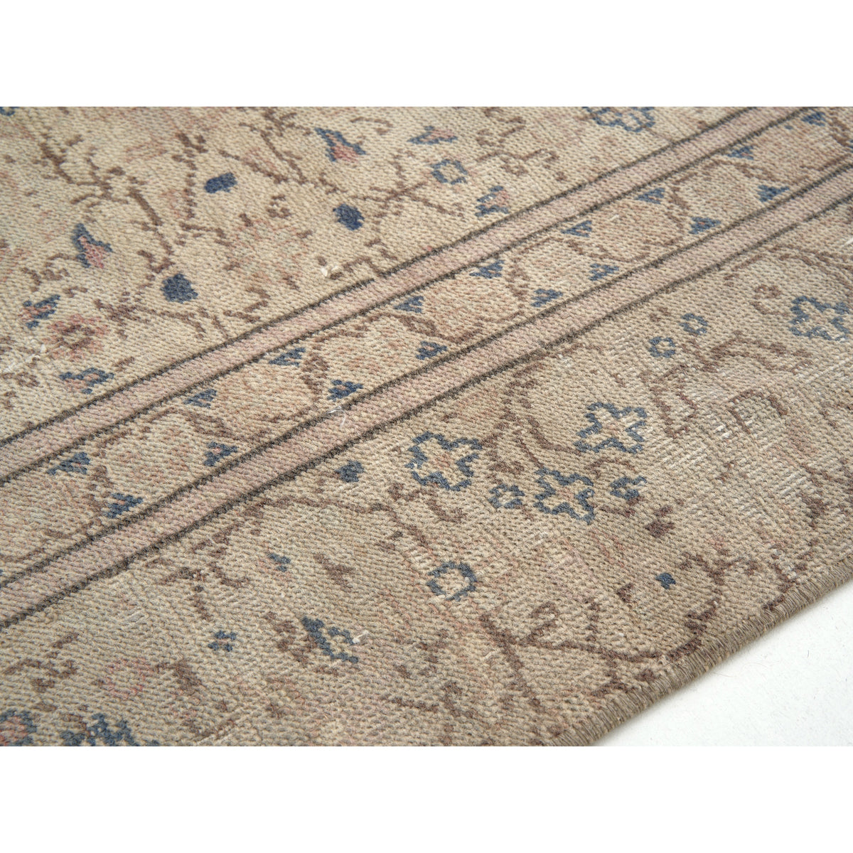 Masin - (5'11'' x 9'4'') Vintage Turkish Rug