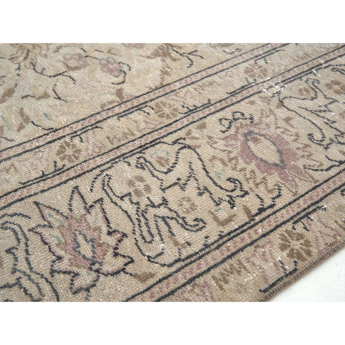 Yanatha - (6'7'' x 9'9'') Vintage Turkish Rug