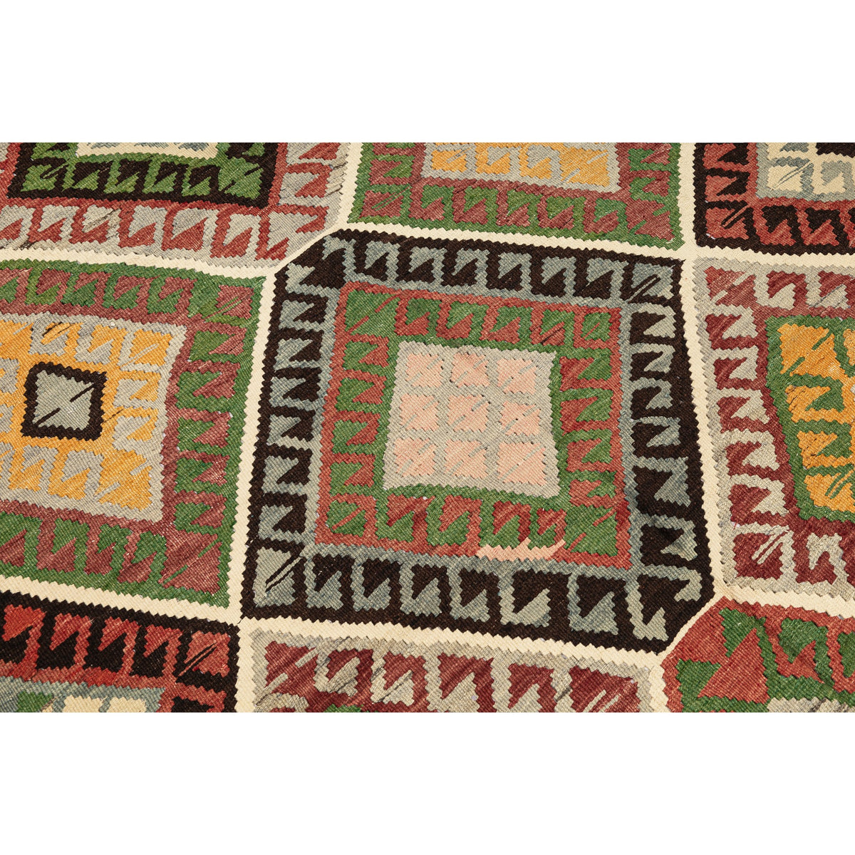 Mandja - (5'7'' x 10'8'') Vintage Turkish Kilim