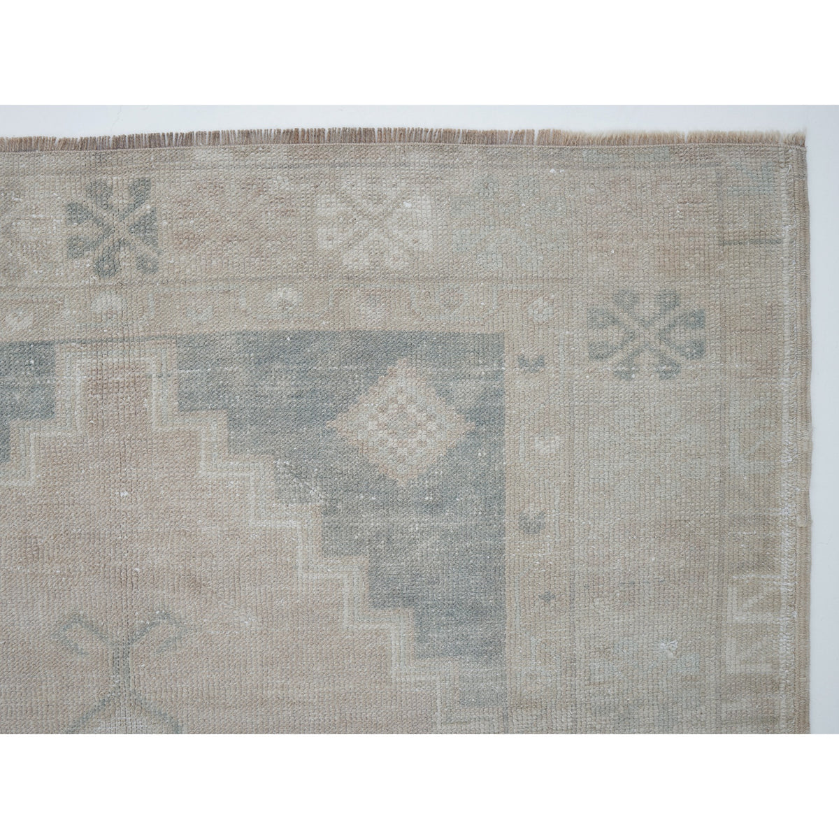 Buraru - (3'10'' x 7'3'') Vintage Turkish Rug