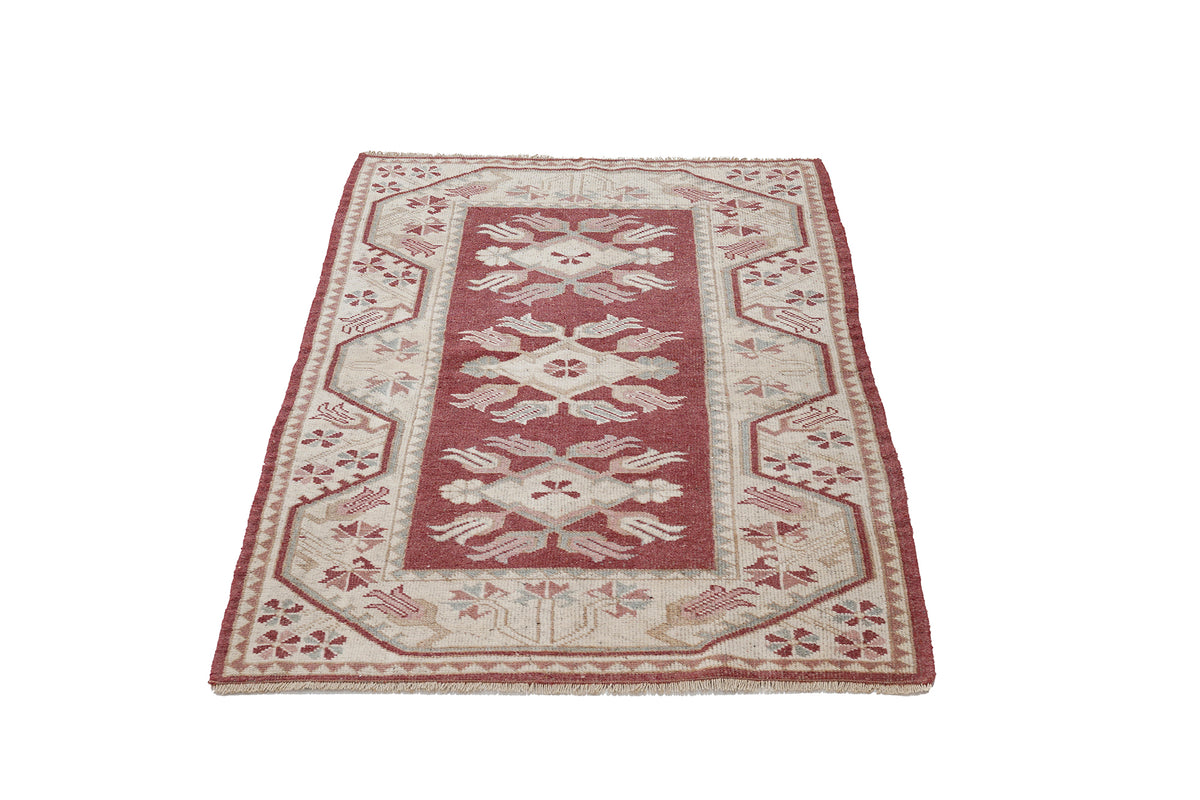 (2'9'' x 4'9'') Vintage Turkish Rug