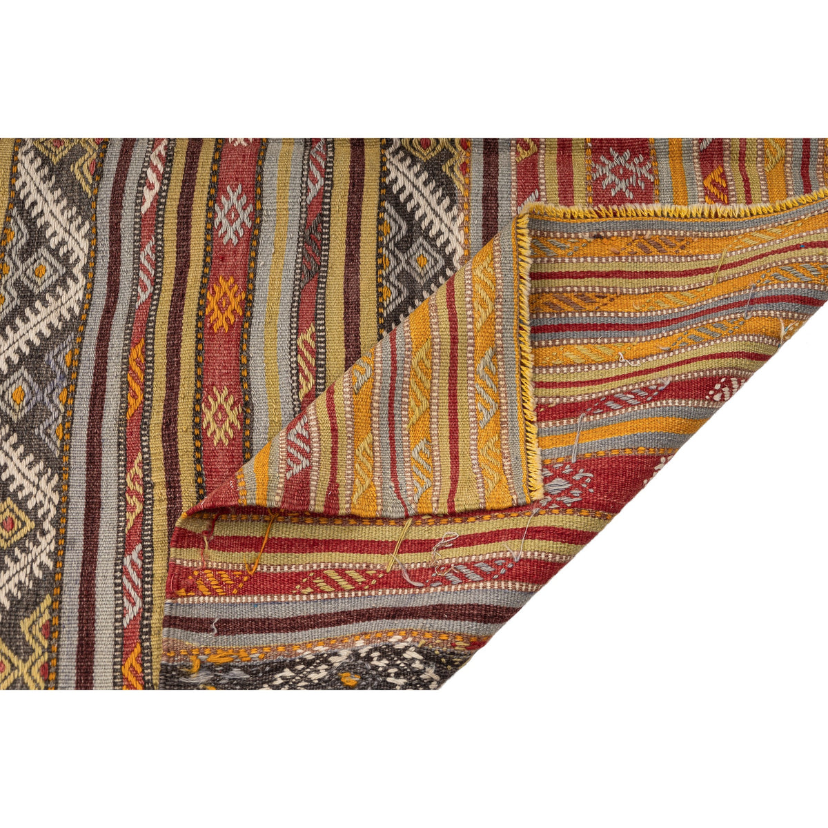 Betrun - (4'8'' x 7'10'') Vintage Turkish Kilim