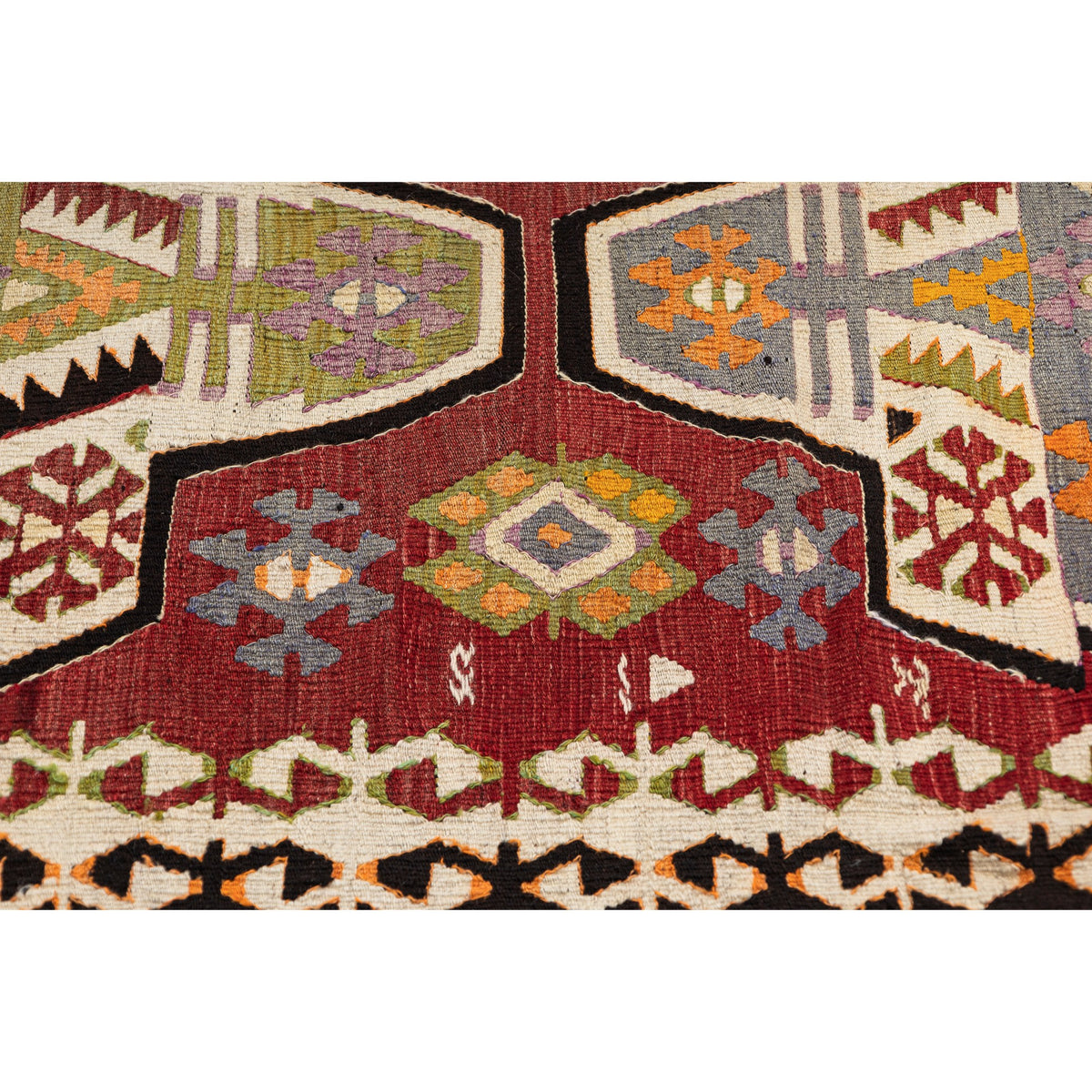 - (5'5'' x 8') Vintage Turkish Kilim