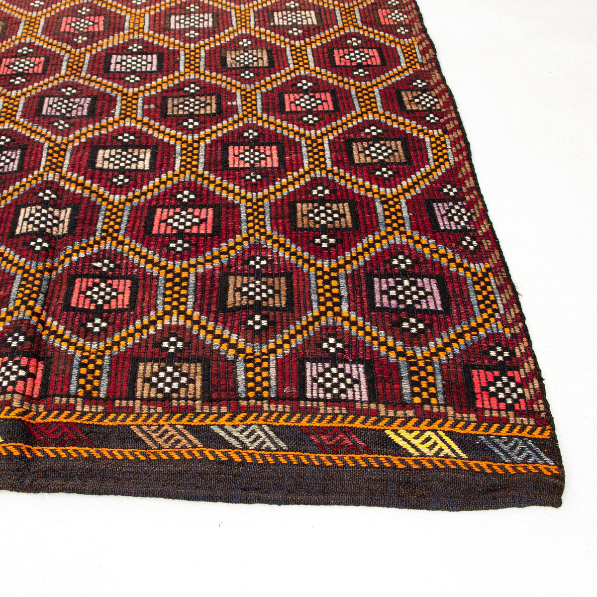 Ocone - (4'9''  x 9'7'') Vintage Turkish Kilim