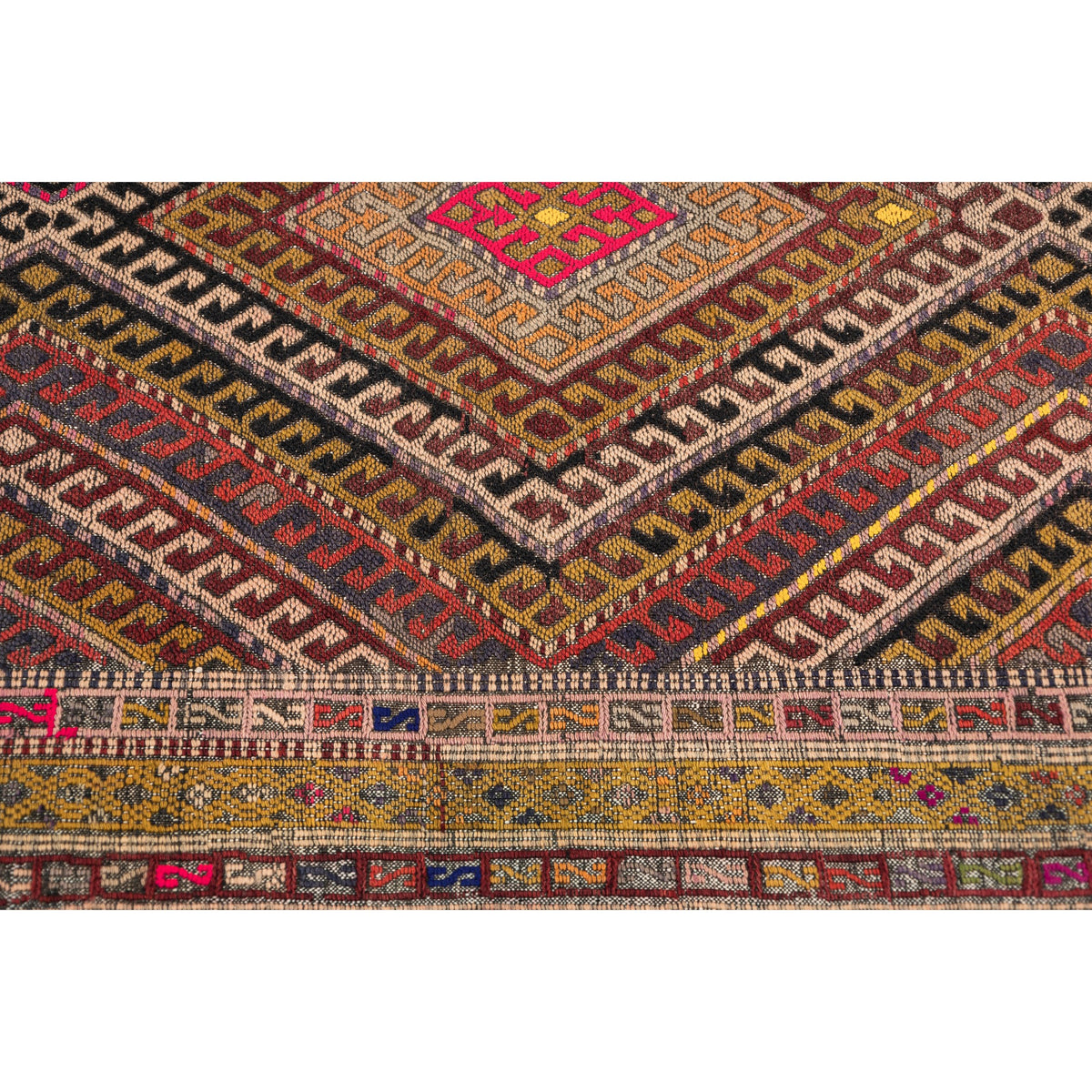 Kunta - (5'5'' x 7'9'') Vintage Turkish Kilim