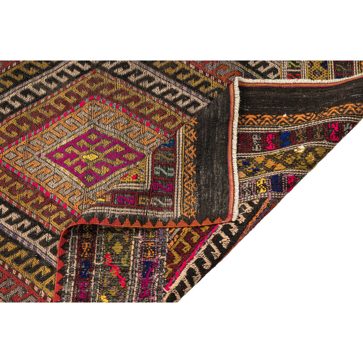 Kunta - (5'5'' x 7'9'') Vintage Turkish Kilim