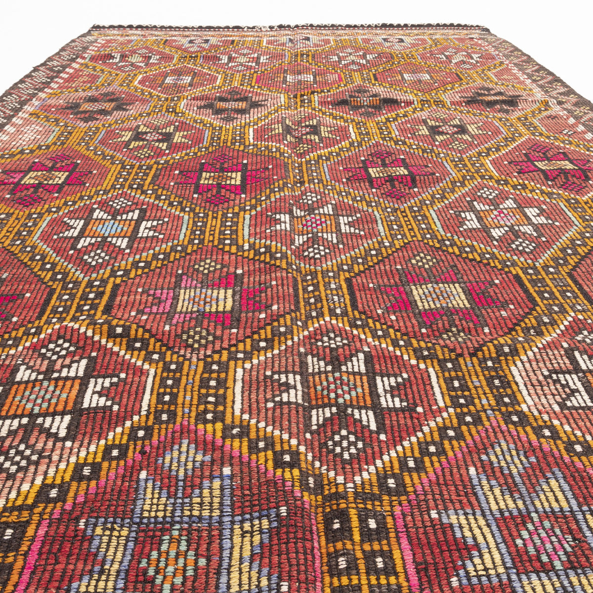 Deleima - (5'8'' x 10') Vintage Turkish Kilim