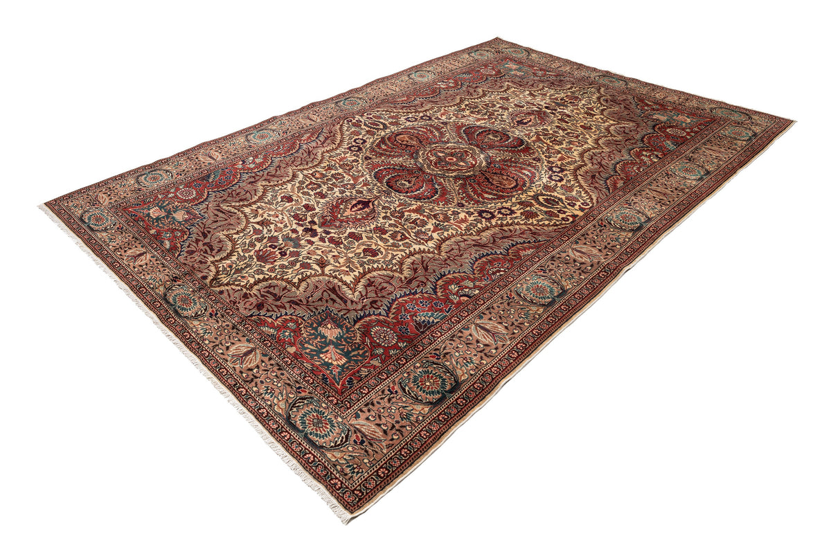 (6'4" x 9'6") Handwoven Oriental Turkish Area Rug