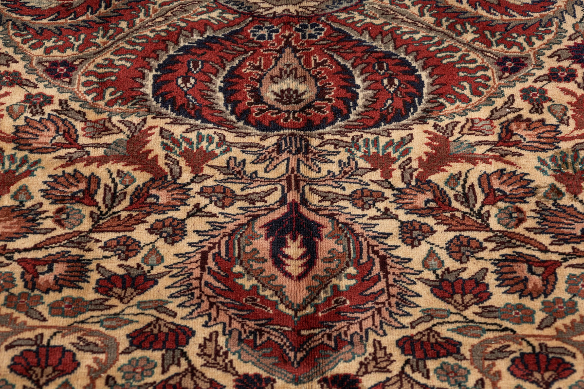 (6'4" x 9'6") Handwoven Oriental Turkish Area Rug