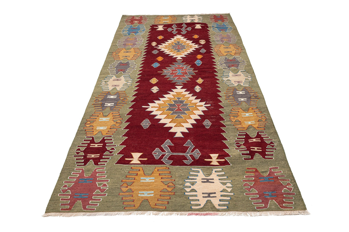 (4'8'' x 8'10'') Authentic Vintage Kilim Area Rug