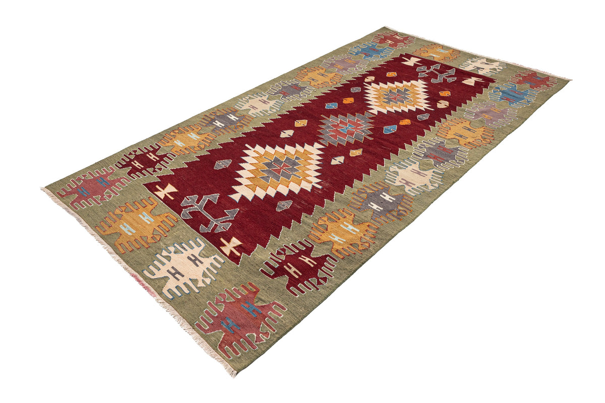 (4'8'' x 8'10'') Authentic Vintage Kilim Area Rug