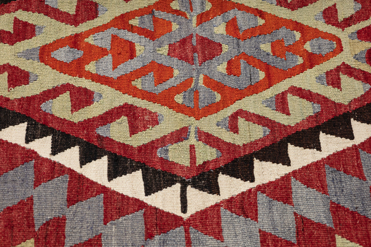 (5'9'' x 7'10'') Authentic Vintage Kilim Geometric Area Rug