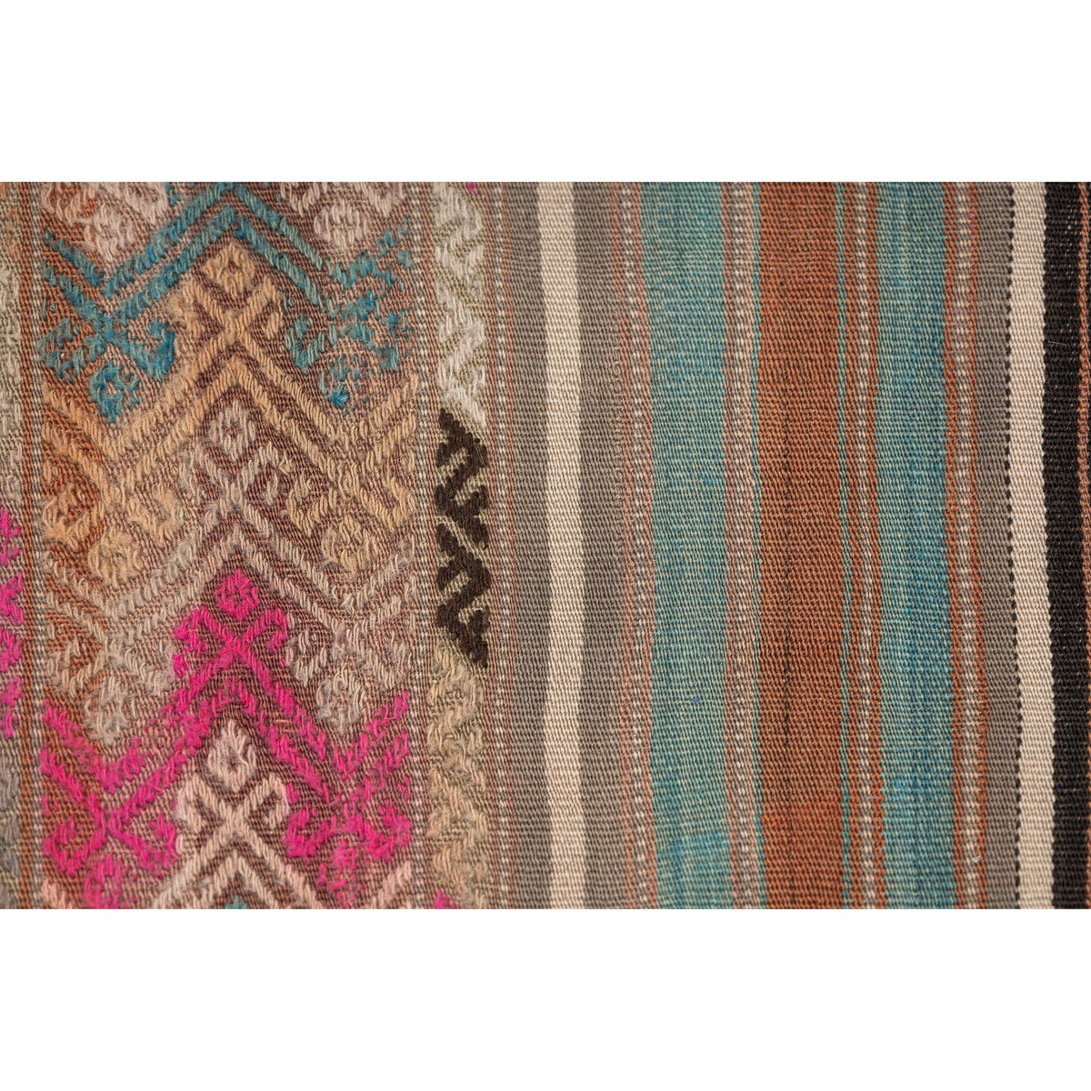 - (4'10'' x 7'5'') Handwoven Vintage Striped Kilim Rug