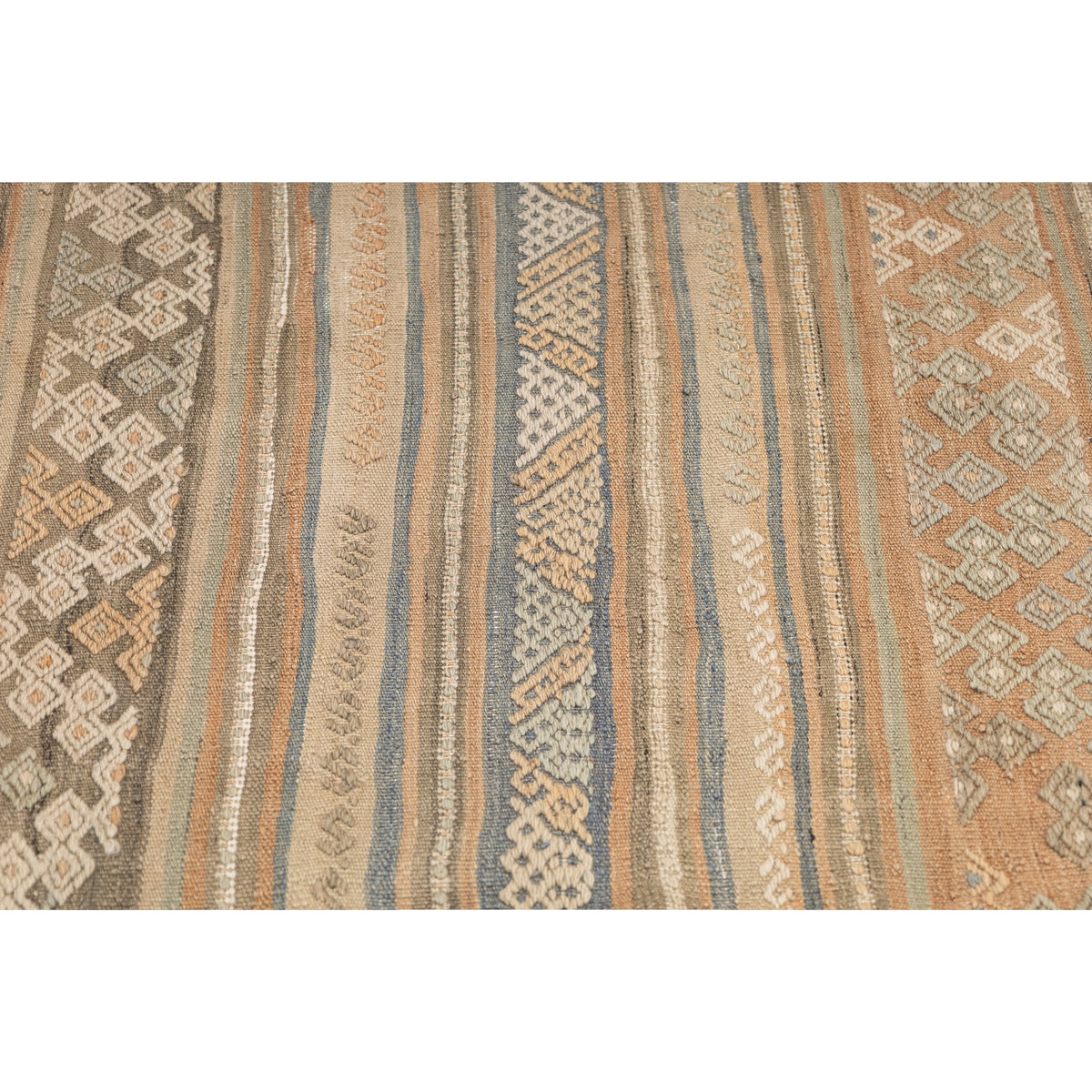 Puniya - (5'3'' x 8'6'') Vintage Turkish Kilim