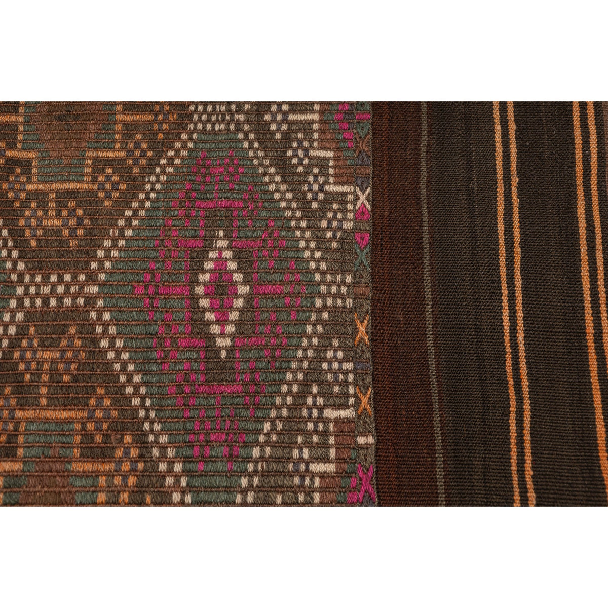 - (4'2''x 6'1'') Vintage Ethnic Kilim Rug