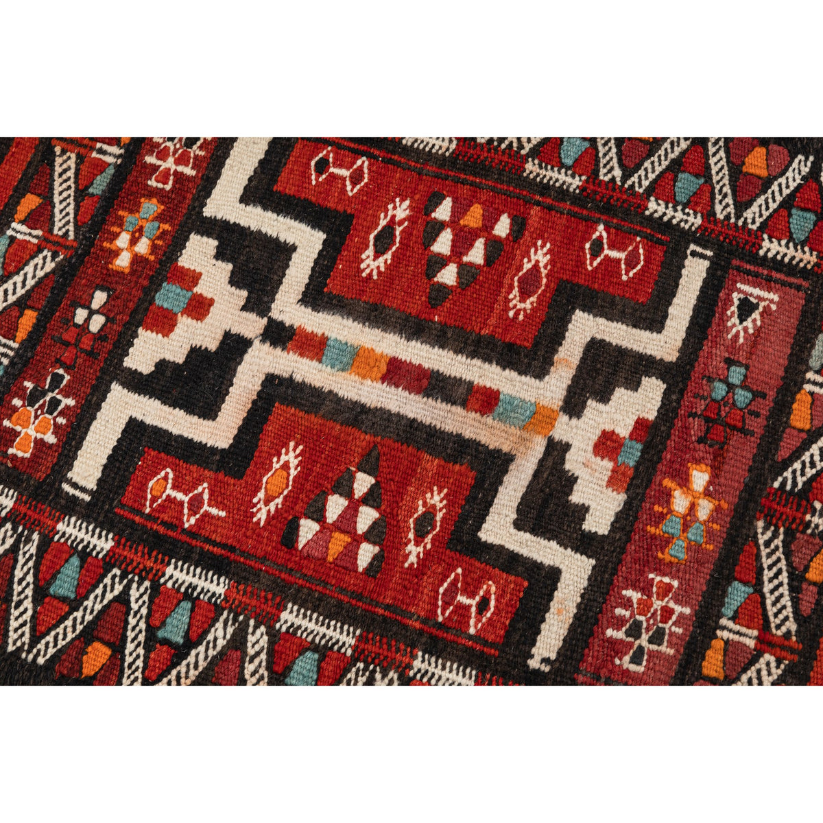 - (2'7'' x 4'4'') Vintage Ethnic Small Kilim Rug