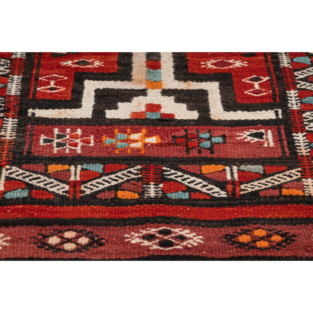 - (2'7'' x 4'4'') Vintage Ethnic Small Kilim Rug