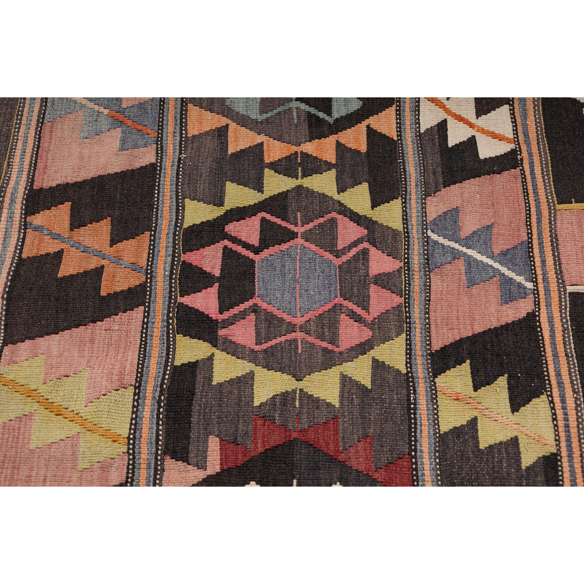 Sansyn - (5'9'' x 7'5'') Vintage Turkish Kilim