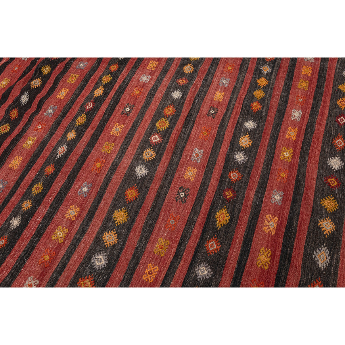 Kyushe - (5'10'' x 9'9'') Vintage Turkish Kilim