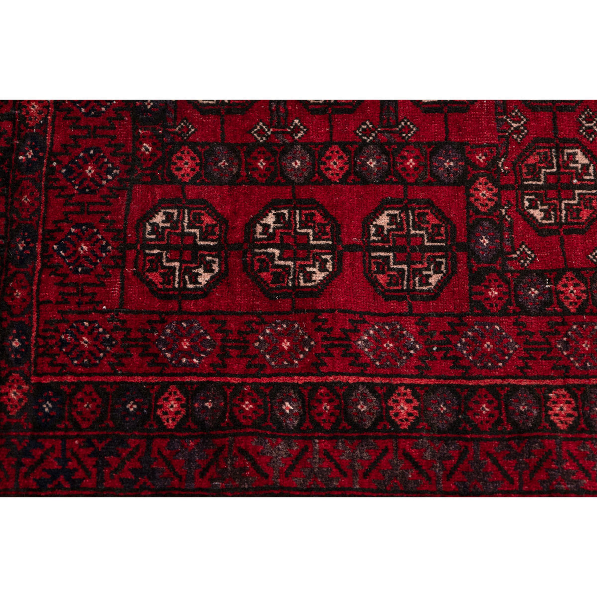 - (2'8" x 4'2") Turkoman Oriental Rug