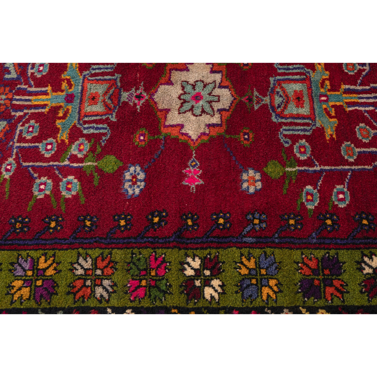 Glavan - (3'11" x 5'11") Oriental Turkish Rug