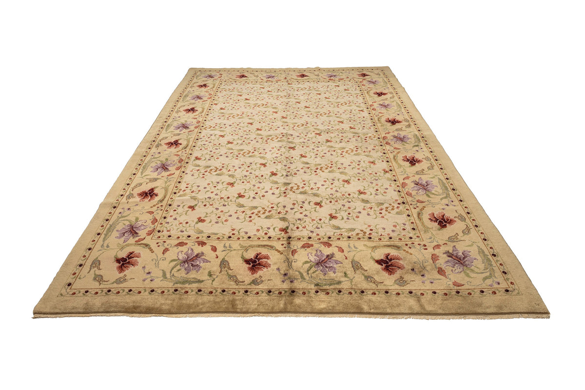 (7'1" x 10') Handmade Neutral Floral Area Rug