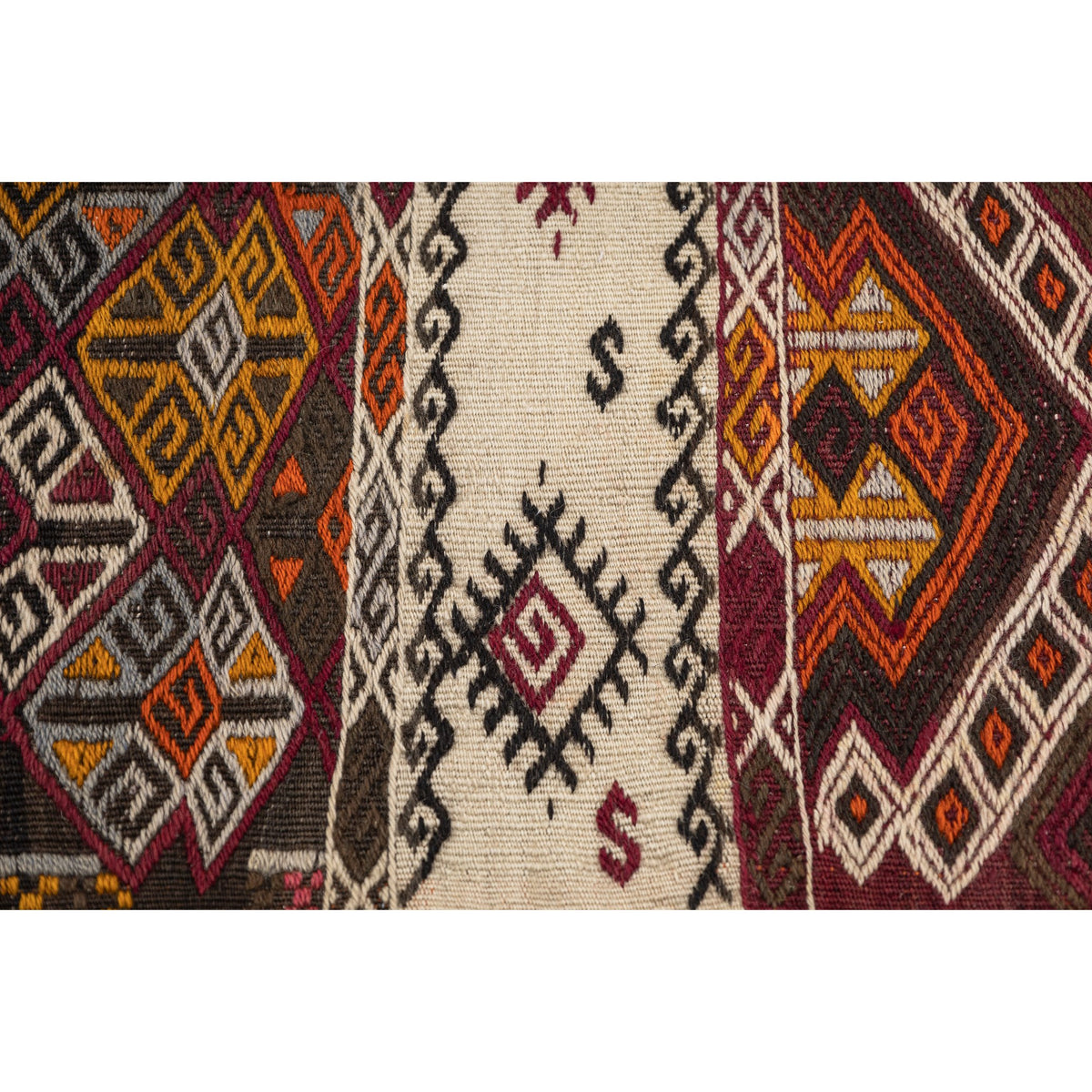 - (2'4'' x 4'7'') Vintage Ethnic Kilim Rug