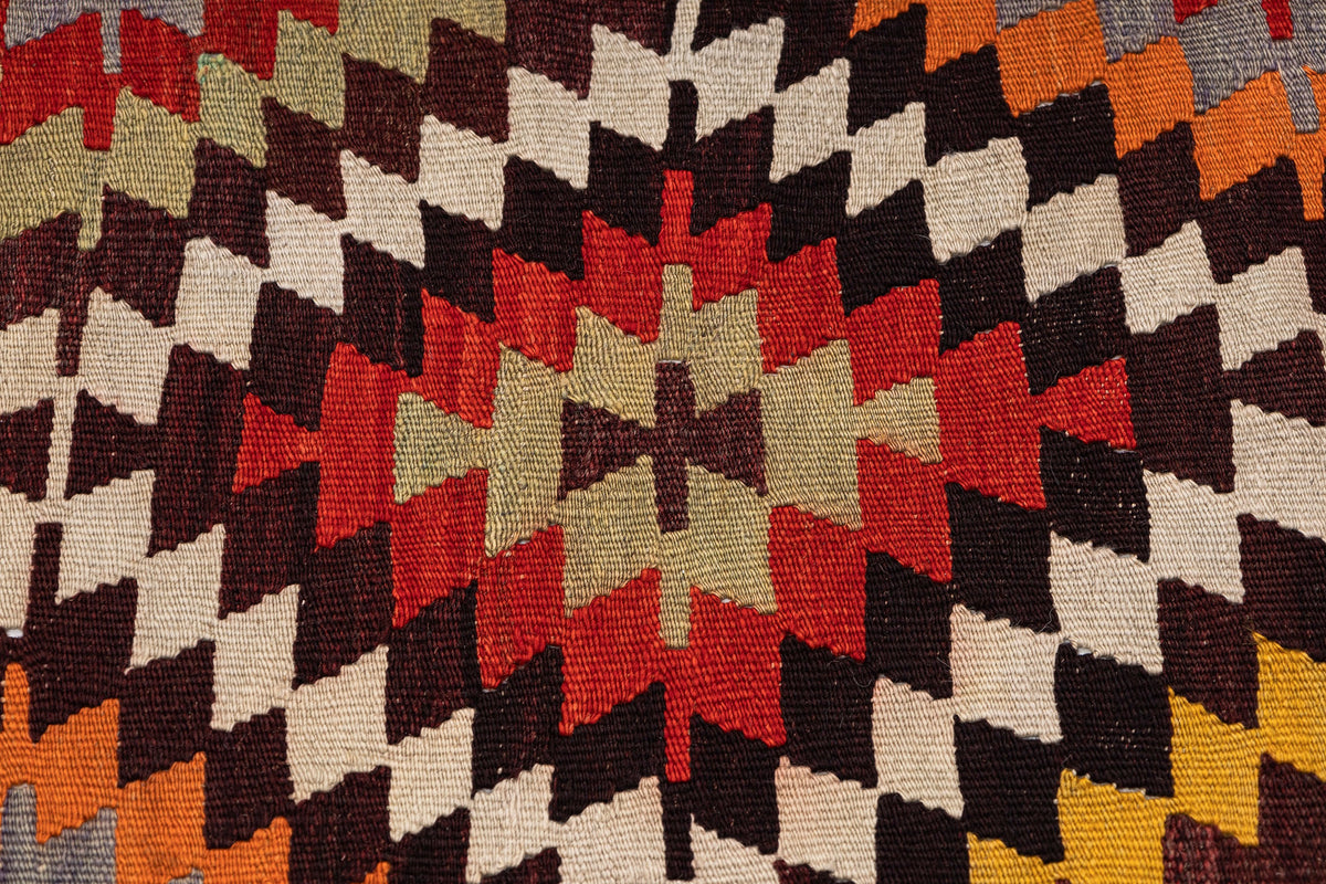 (5'5'' x 12'6'') Handwoven Vintage Geometric Kilim Rug