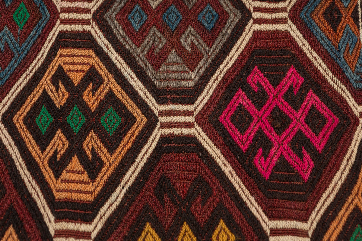 (3'8'' x 5'5'') Handwoven Vintage Small Kilim Rug