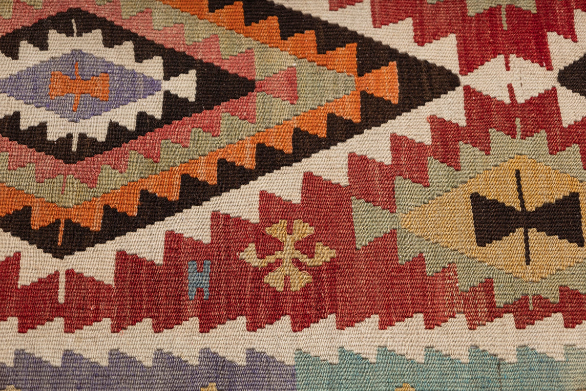 (4'7'' x 9'1'') Handwoven Vintage Geometric Kilim Rug