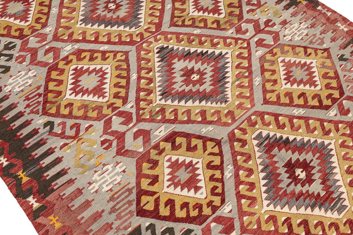 (5'2'' x 9'7'') Handwoven Vintage Kilim Geometric Area Rug