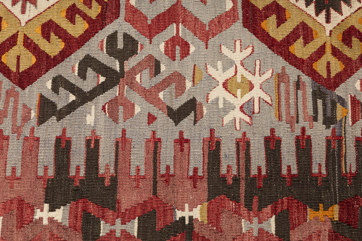 (5'2'' x 9'7'') Handwoven Vintage Kilim Geometric Area Rug