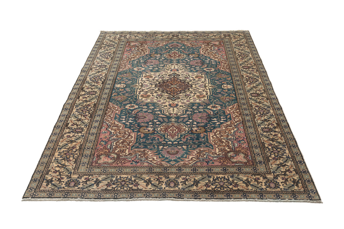 (4'9" x 6'11") Authentic Turkish Oriental Rug